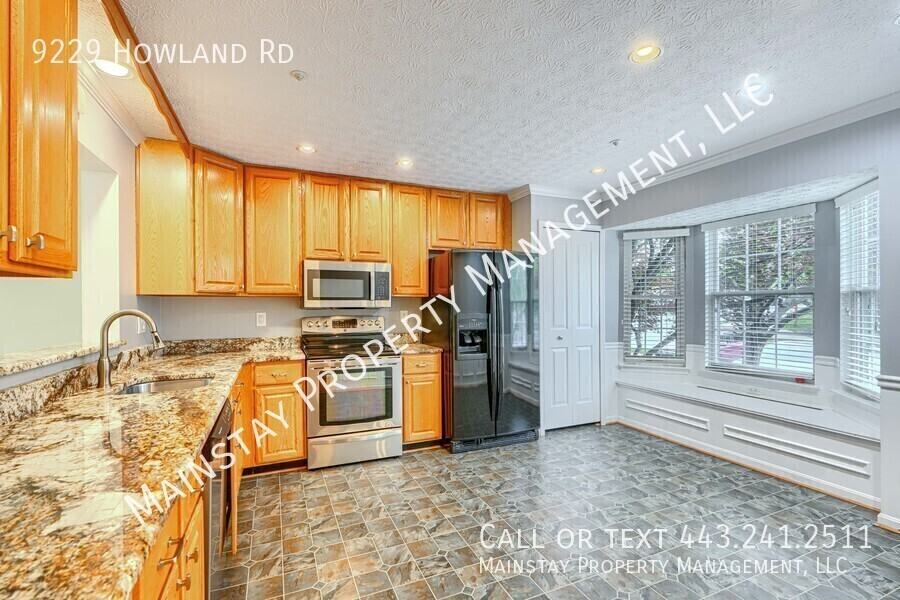 9229 Howland Rd - Photo 4 of 33