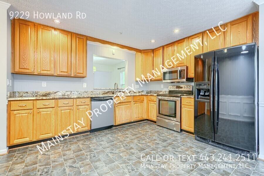 9229 Howland Rd - Photo 5 of 33
