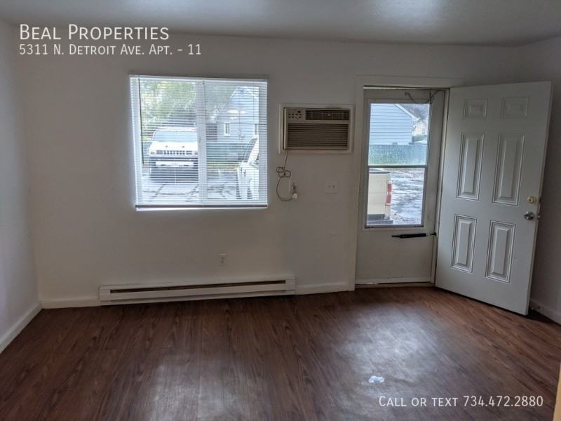5311 N Detroit Ave #11 - Photo 2 of 12