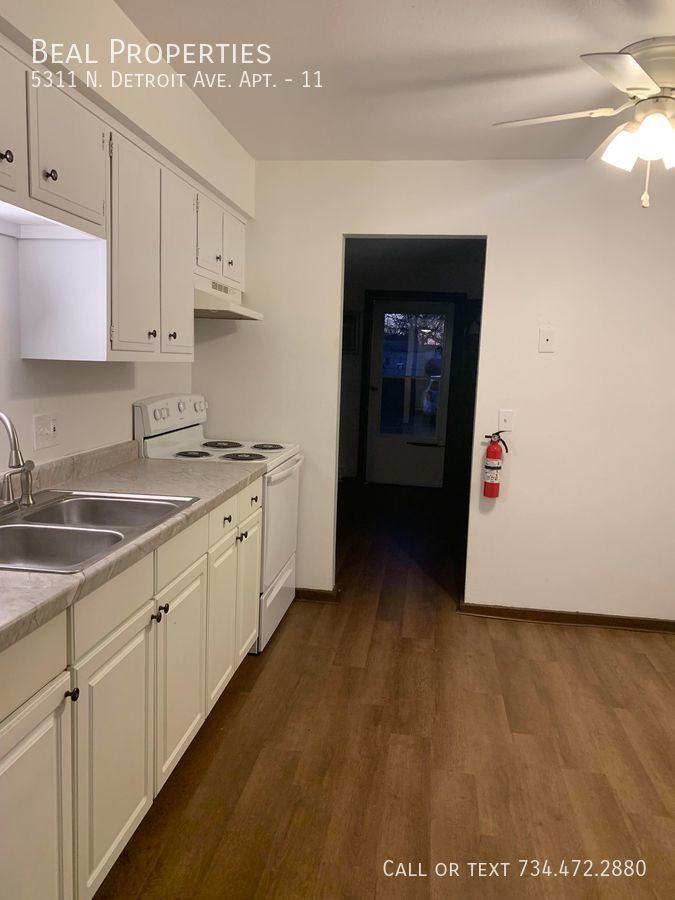 5311 N Detroit Ave #11 - Photo 3 of 12