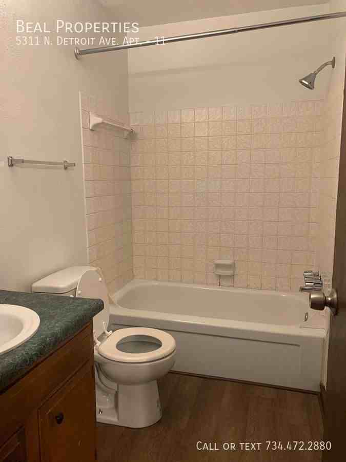 5311 N Detroit Ave #11 - Photo 6 of 12