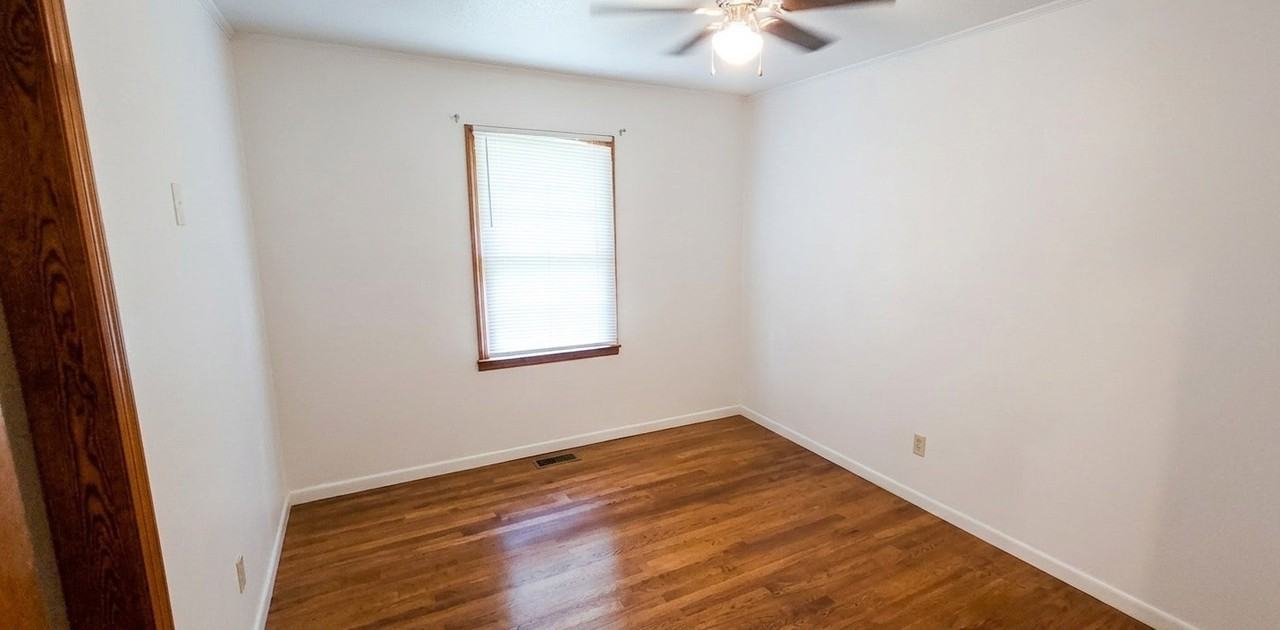 389 Collins Road, Unit Home Unit - Photo 5 of 19