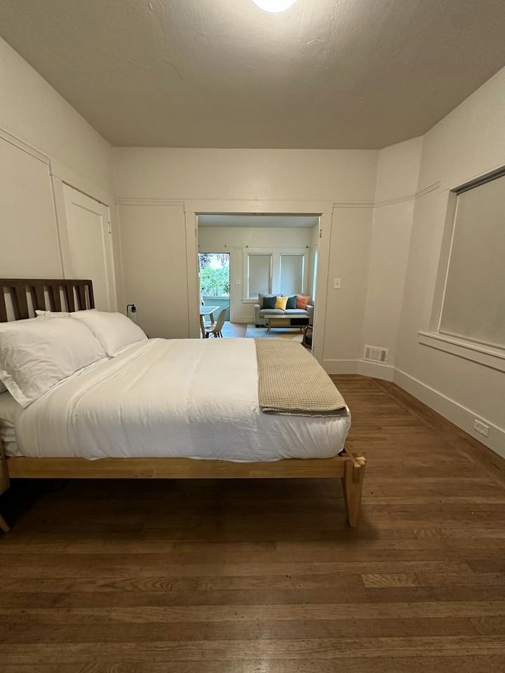 444 40th Street, Unit A - Photo 5 of 9