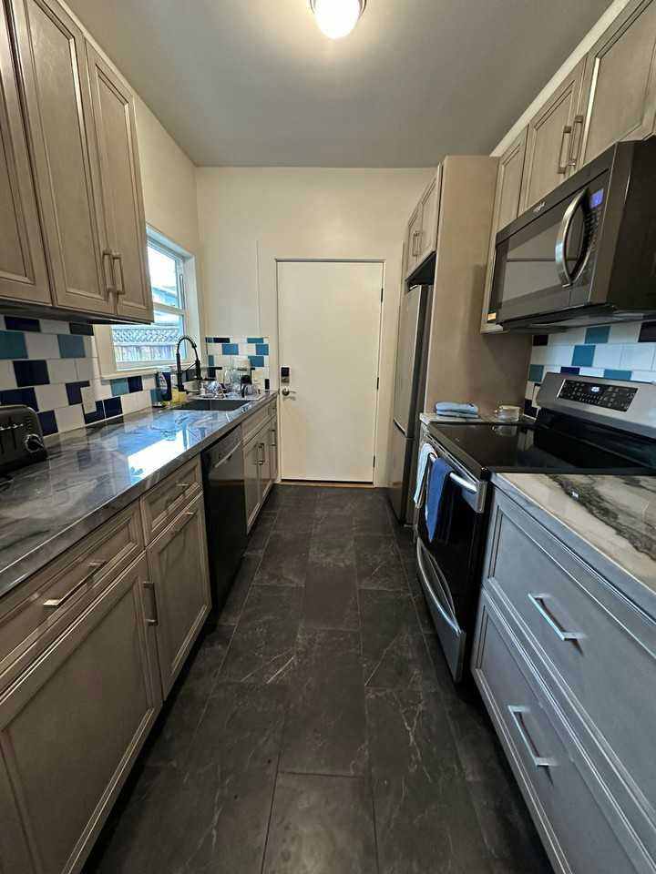 444 40th Street, Unit A - Photo 6 of 9