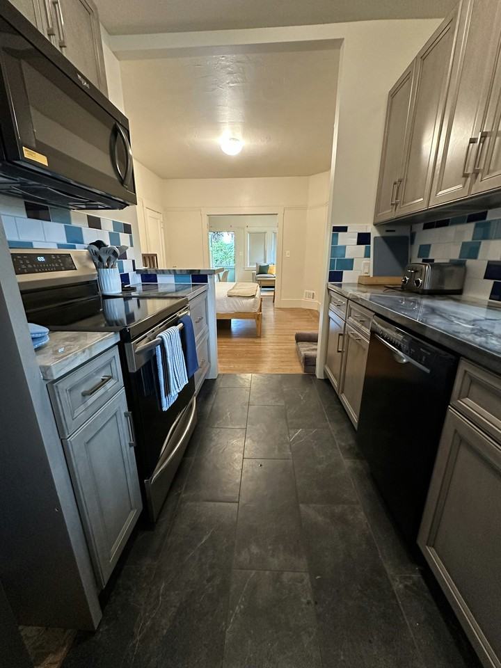 444 40th Street, Unit A - Photo 7 of 9