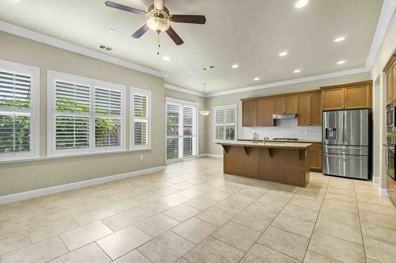 2160 W Juliet Way - Photo 3 of 20