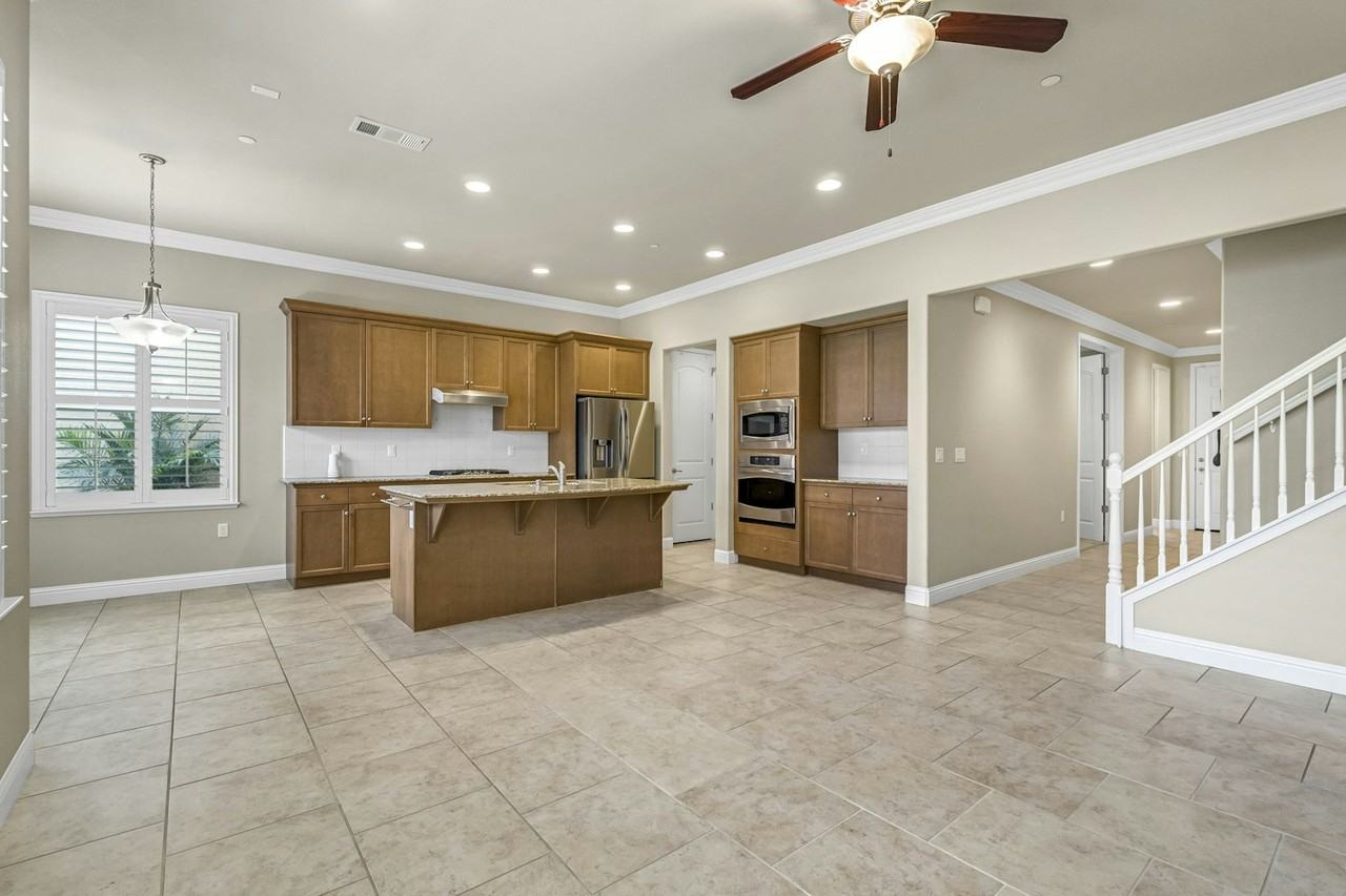 2160 W Juliet Way - Photo 4 of 20