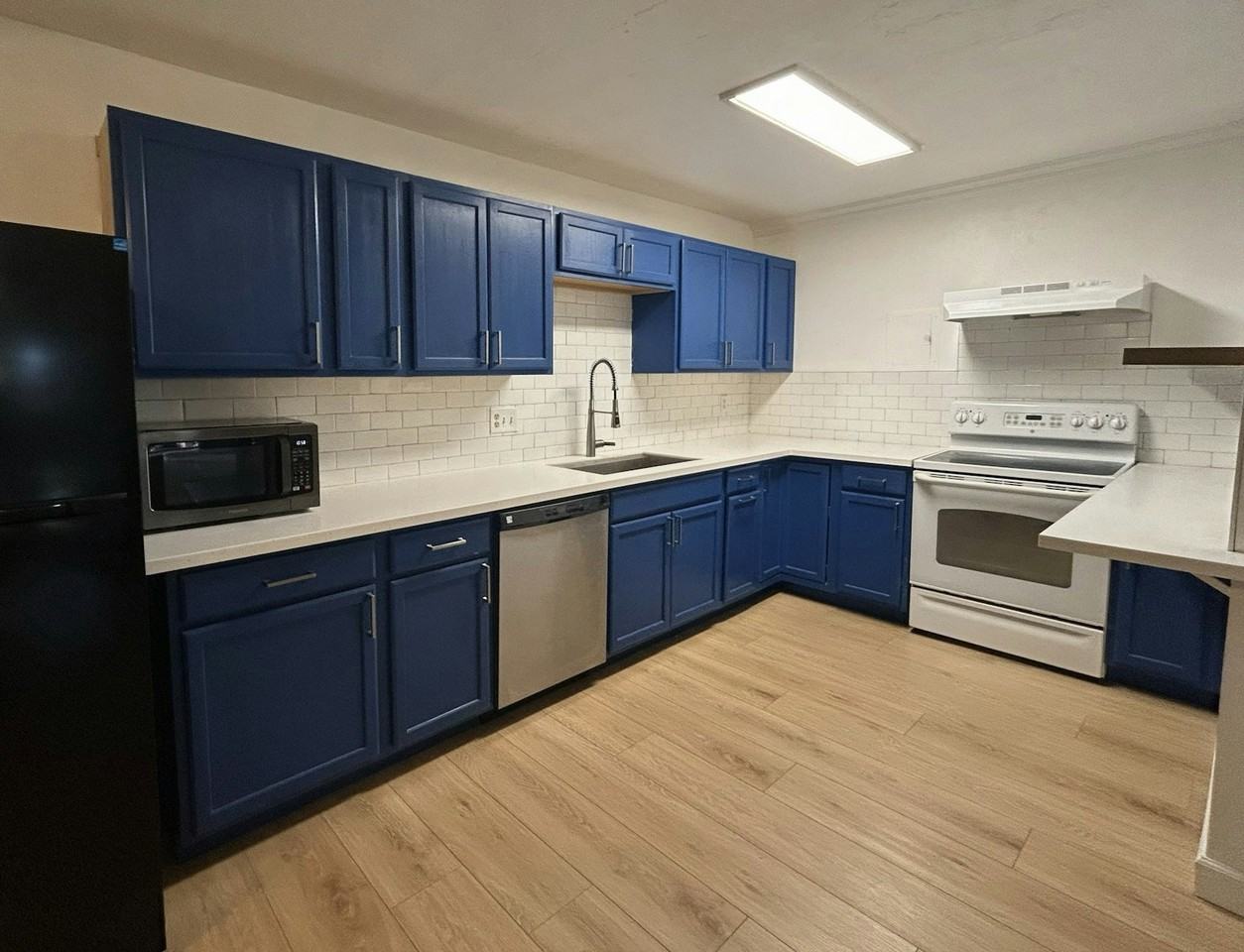 17552 Vandenberg Ln, Unit 6 - Photo 6 of 18