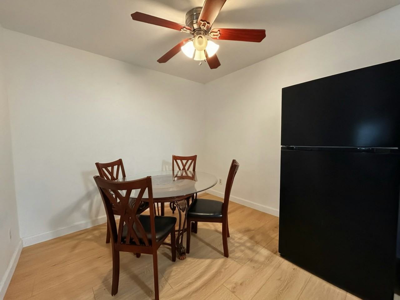 17552 Vandenberg Ln, Unit 6 - Photo 7 of 18
