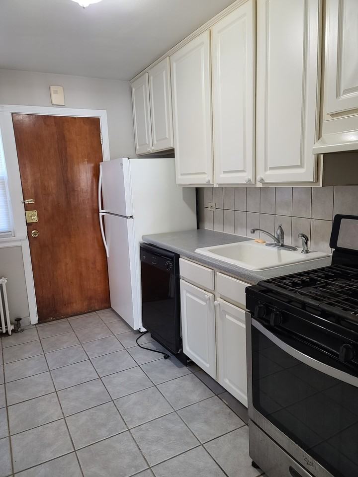 422 Elmwood Ave #1 - Photo 3 of 11