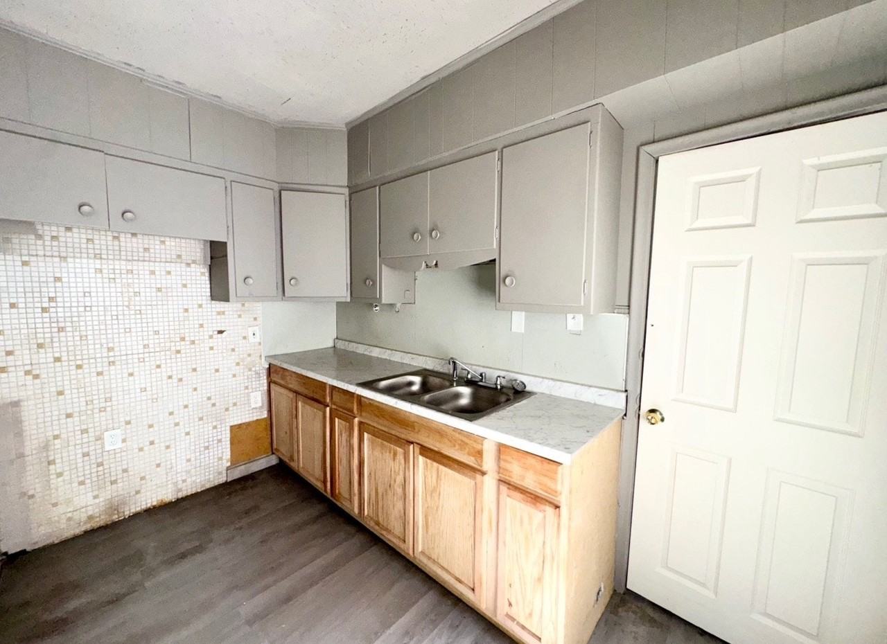 5856 Barrett Street, Unit Lower - Photo 3 of 9