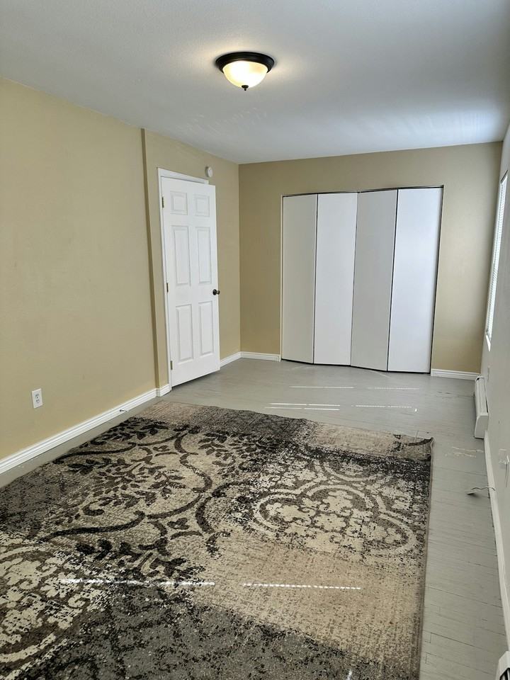 436 East 6th Street - Photo 6 of 8