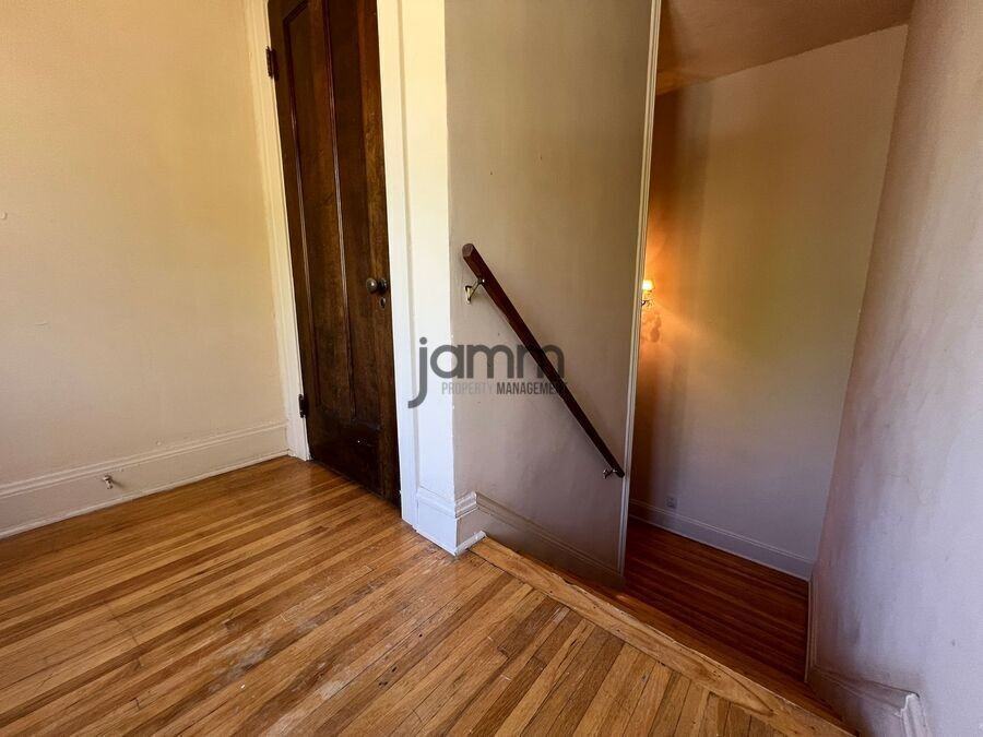 3232 Clarendon Rd Uppr - Photo 4 of 30