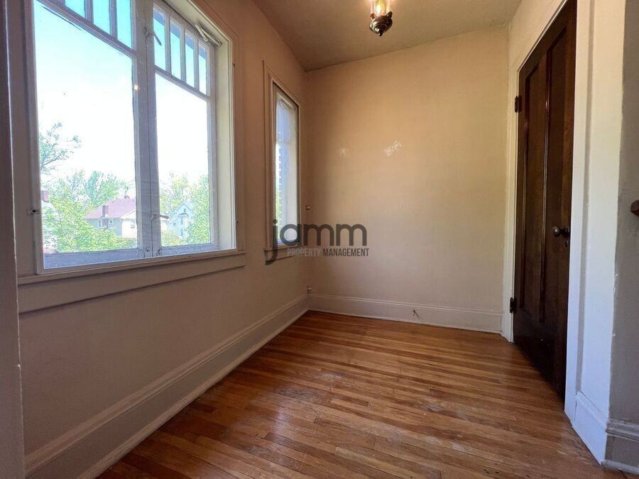 3232 Clarendon Rd Uppr - Photo 5 of 30