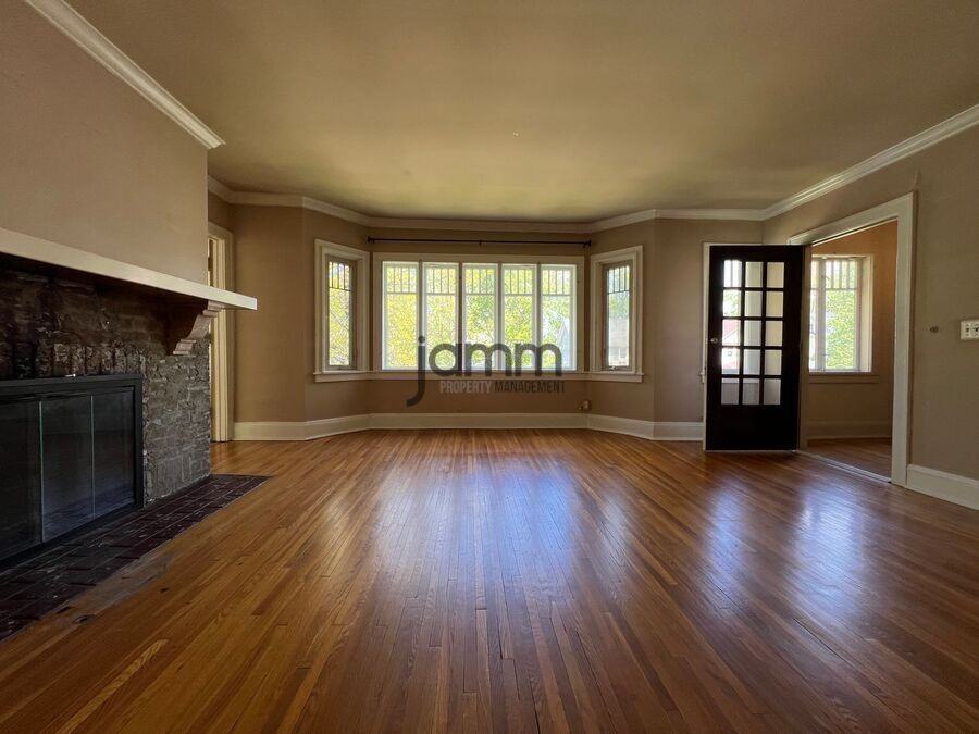 3232 Clarendon Rd Uppr - Photo 6 of 30