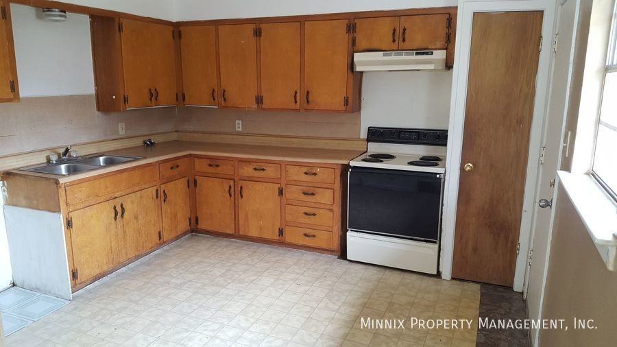 718 W 4th St #B - Photo 2 of 8