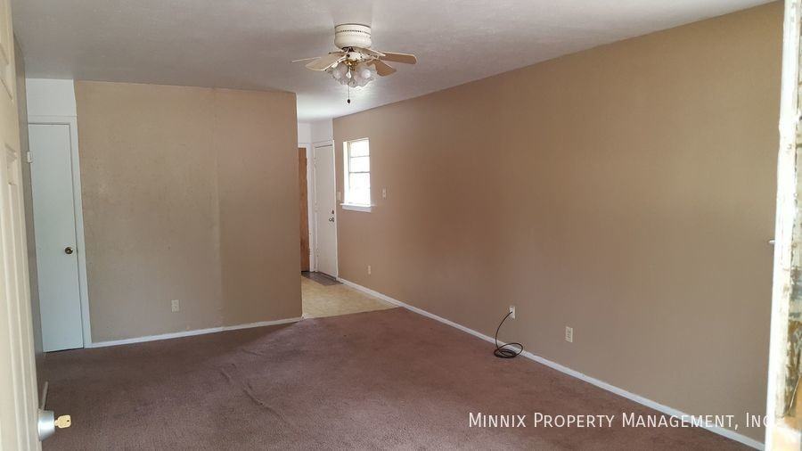 718 W 4th St #B - Photo 4 of 8