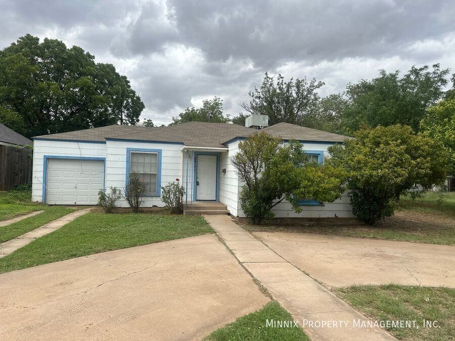 2614 27th St - Photo 3 of 11