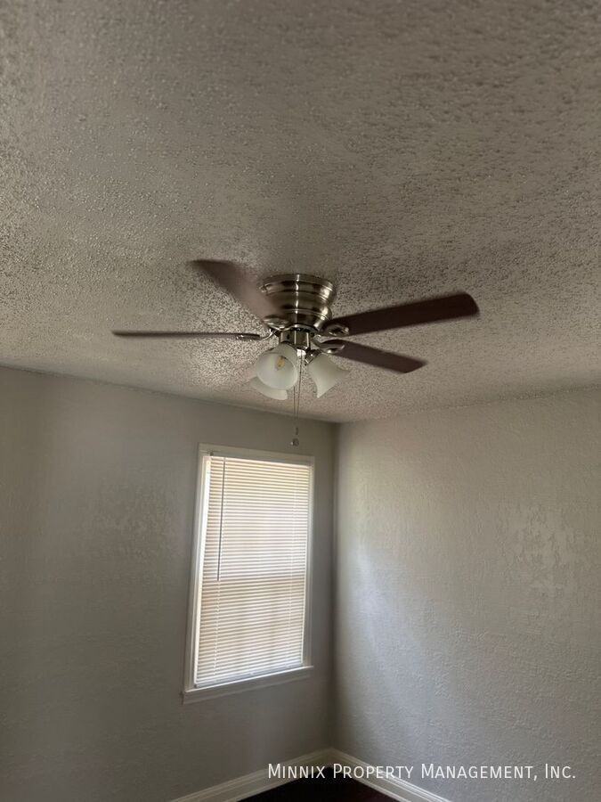 2614 27th St - Photo 4 of 11