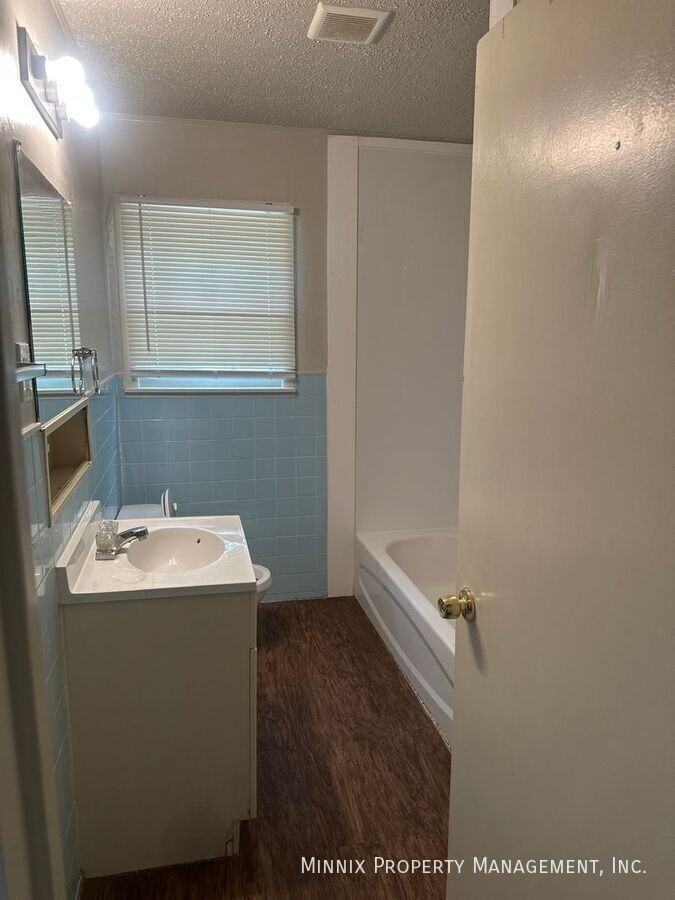 2614 27th St - Photo 5 of 11