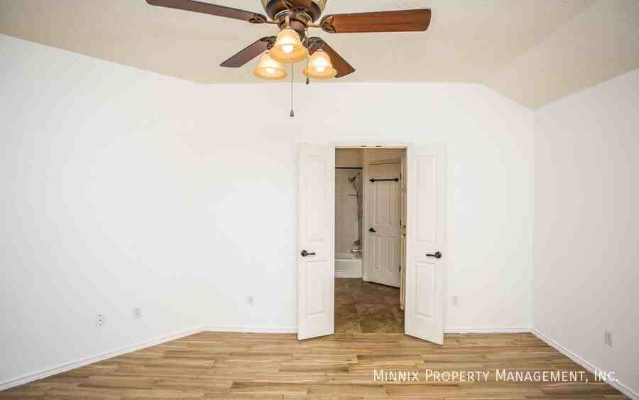 3305 103rd St - Photo 7 of 45