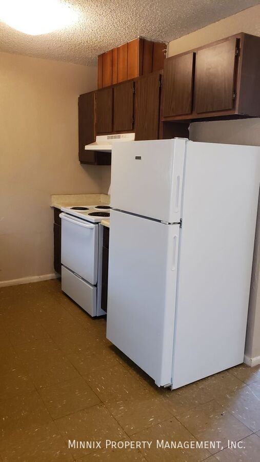 645 S Crosby St - Photo 2 of 18