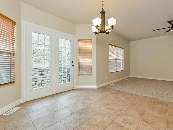 2018 E Stoneleigh Dr - Photo 3 of 11