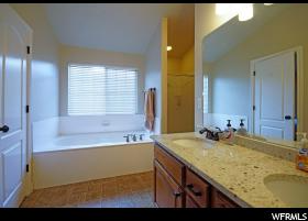 2018 E Stoneleigh Dr - Photo 4 of 11