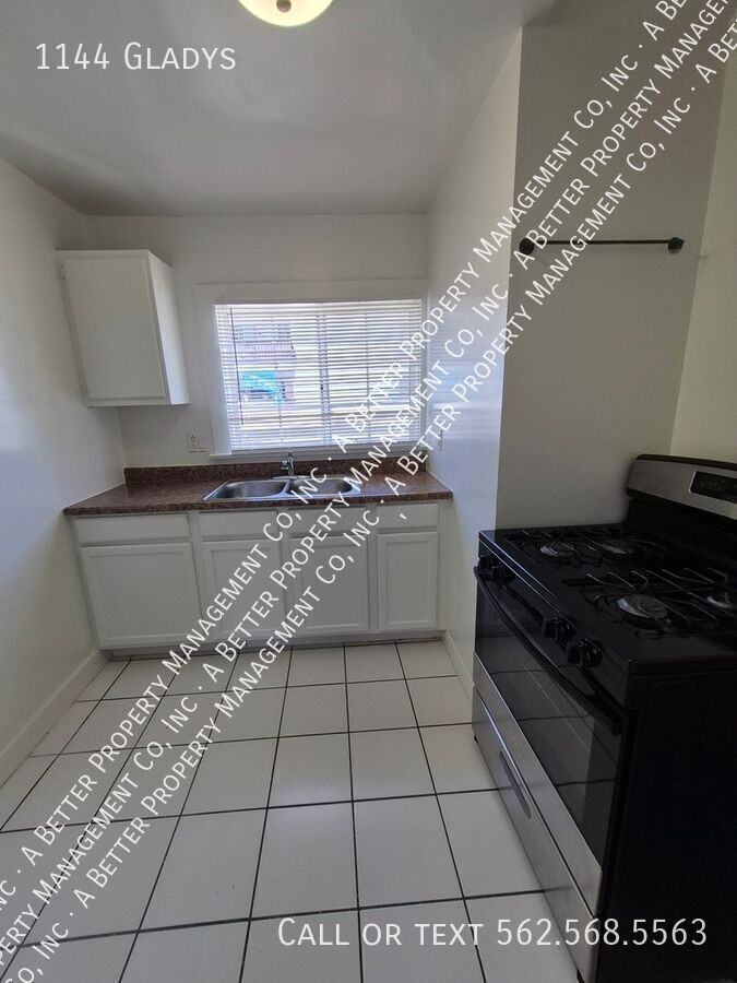 1144 Gladys Ave - Photo 6 of 14