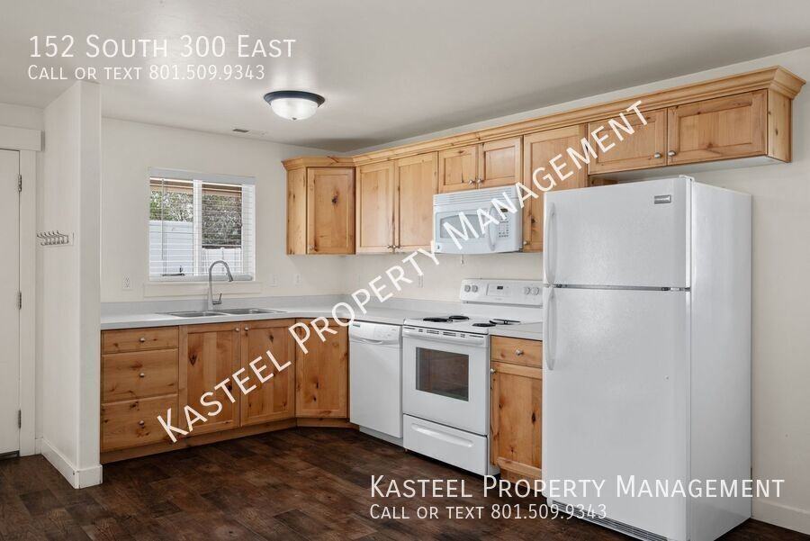 152 S 300 E - Photo 4 of 19