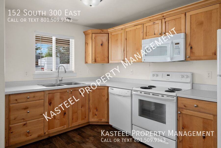 152 S 300 E - Photo 5 of 19