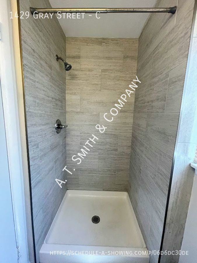 1429 Gray St #C - Photo 5 of 8