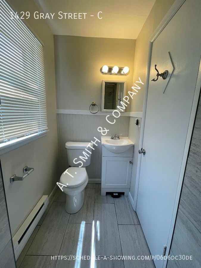 1429 Gray St #C - Photo 6 of 8
