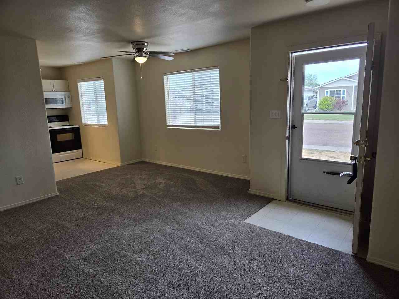 3007 Ontario St - Photo 4 of 17