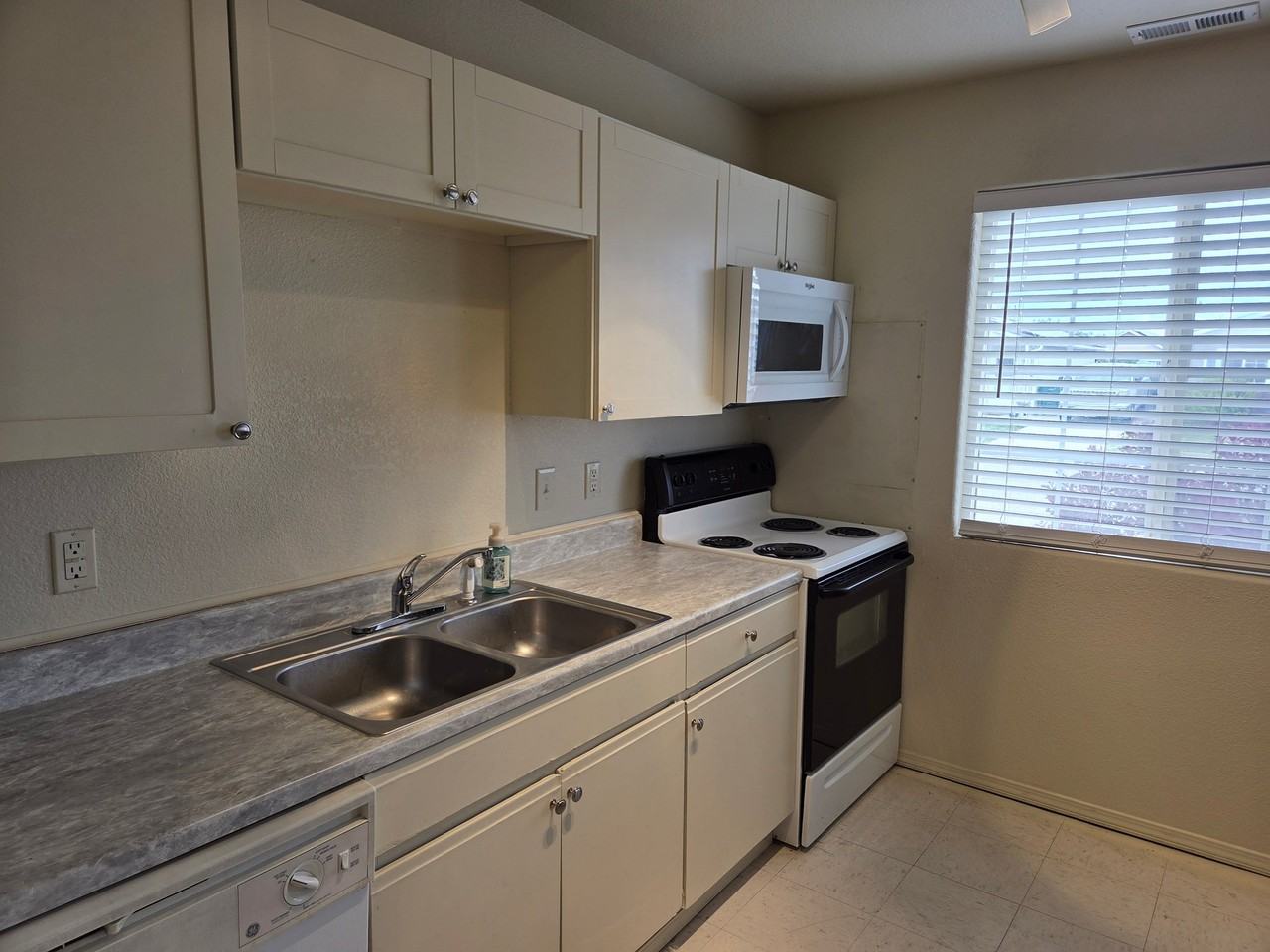 3007 Ontario St - Photo 6 of 17