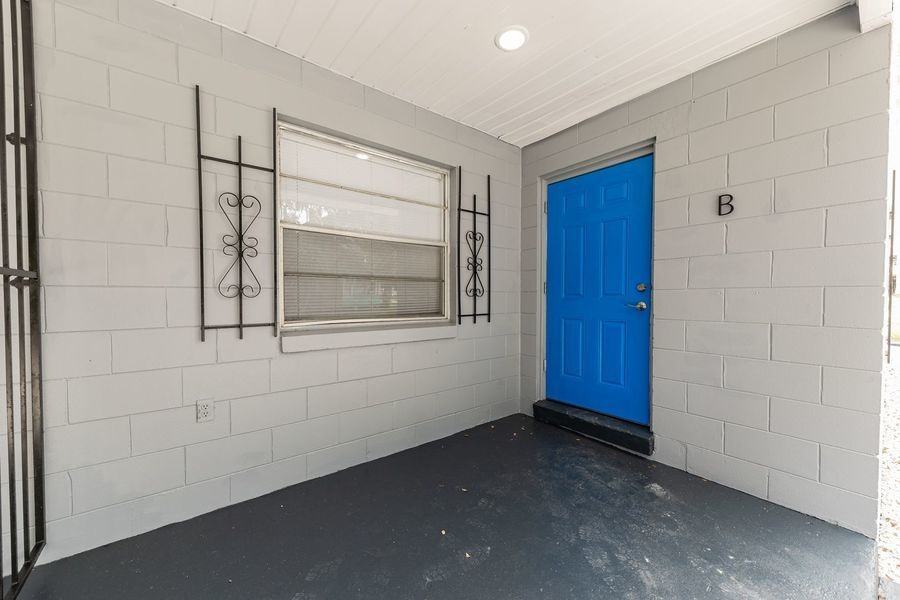 430 Avenue B Ne #B - Photo 2 of 8