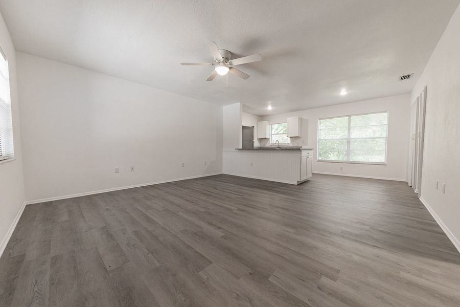 430 Avenue B Ne #B - Photo 3 of 8