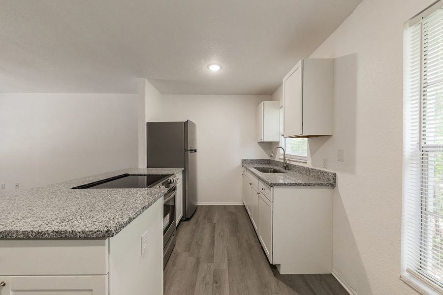 430 Avenue B Ne #B - Photo 4 of 8