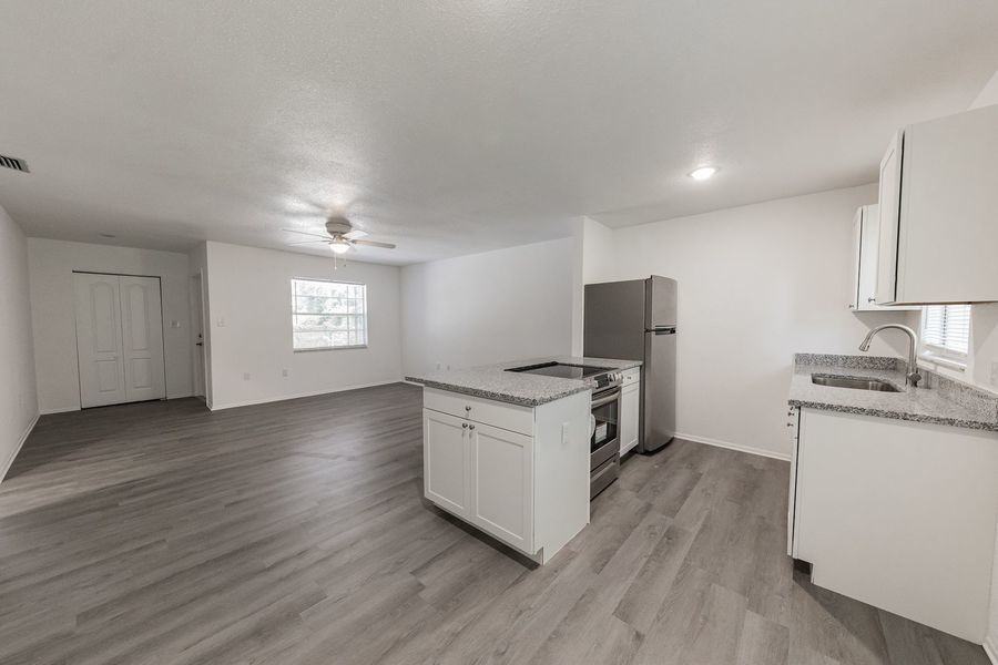 430 Avenue B Ne #B - Photo 5 of 8