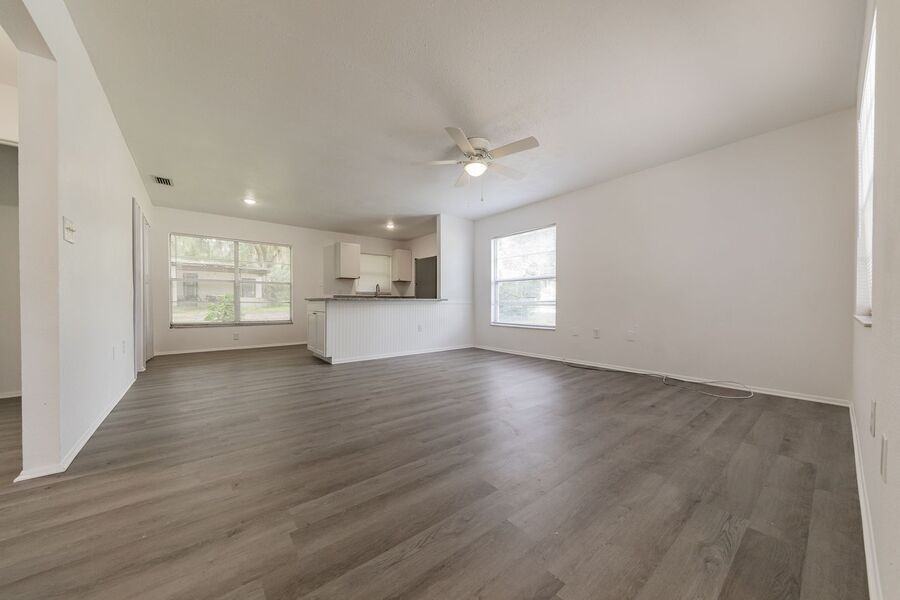 430 Avenue B Ne #A - Photo 2 of 6