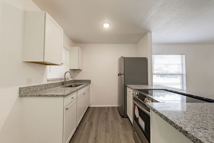 430 Avenue B Ne #A - Photo 3 of 6