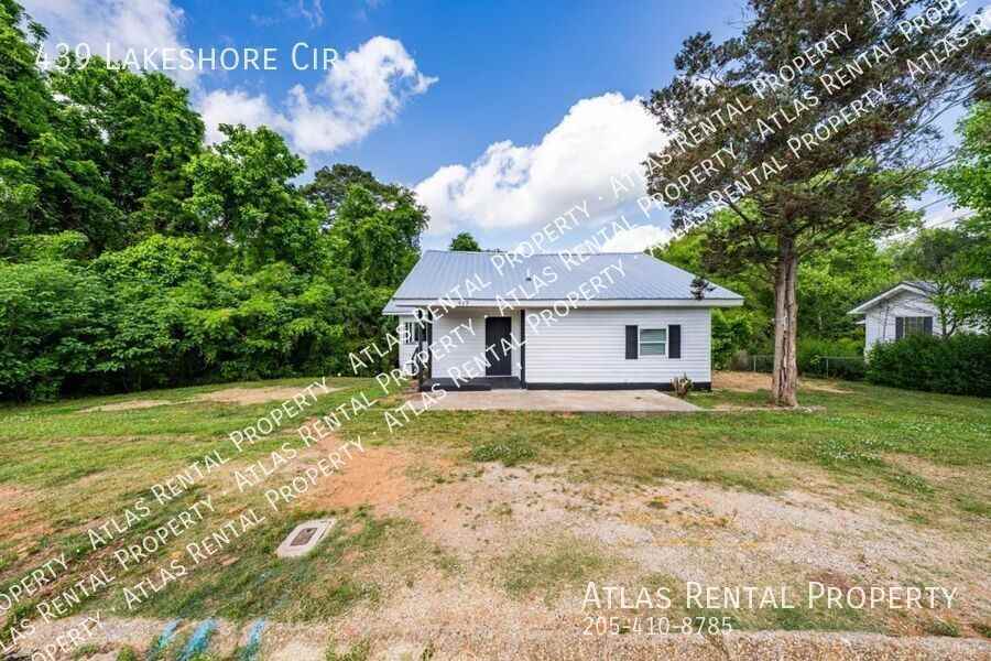 439 Lakeshore Cir - Photo 2 of 19