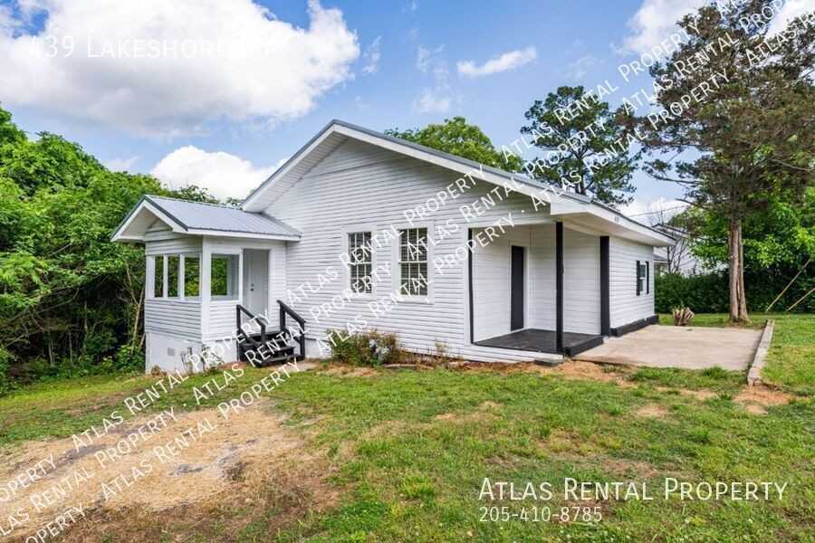 439 Lakeshore Cir - Photo 3 of 19