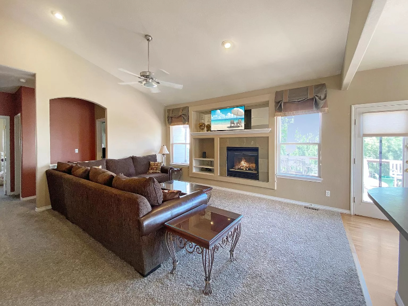 12063 W 83rd Ln - Photo 3 of 18