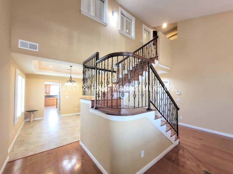 22419 Grace Ave - Photo 3 of 41