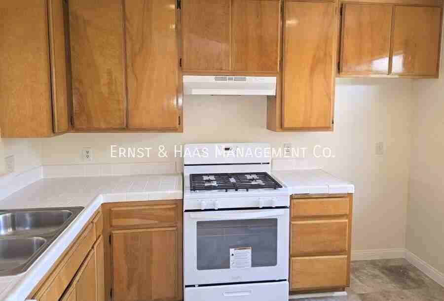 1140 Pacific Ave #28 - Photo 4 of 9