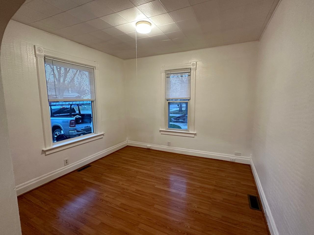 215 Fremont St S - Photo 3 of 6