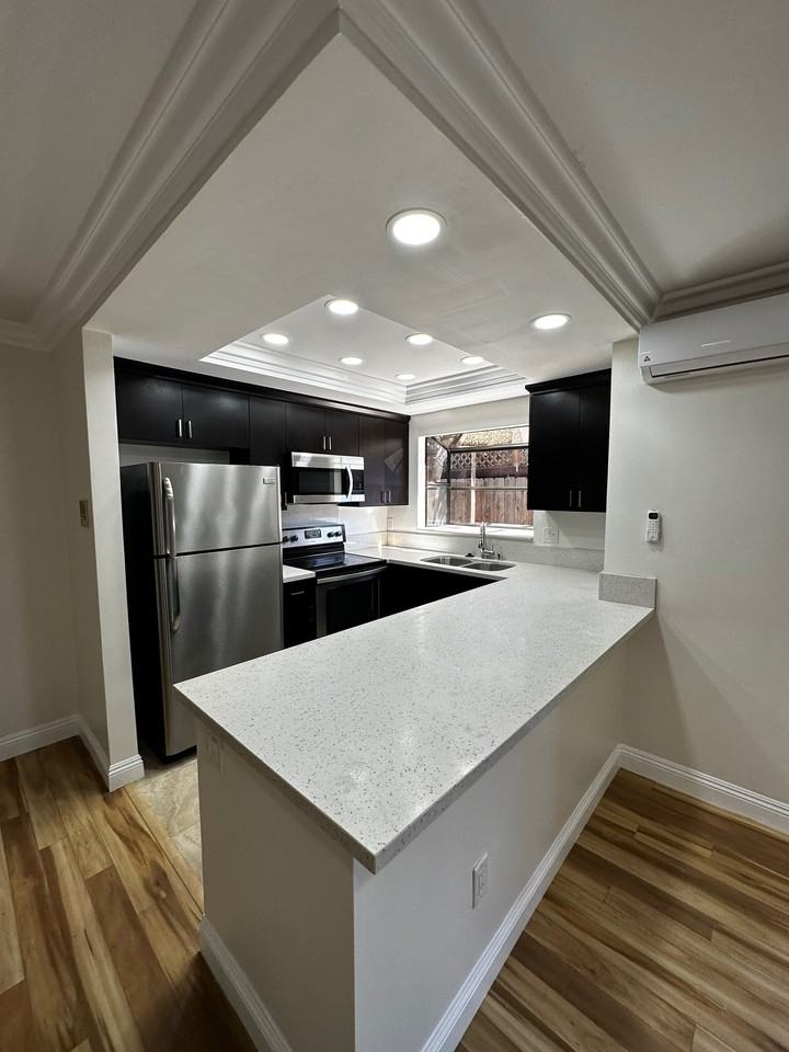 1463 Essex St #1 - Photo 7 of 14