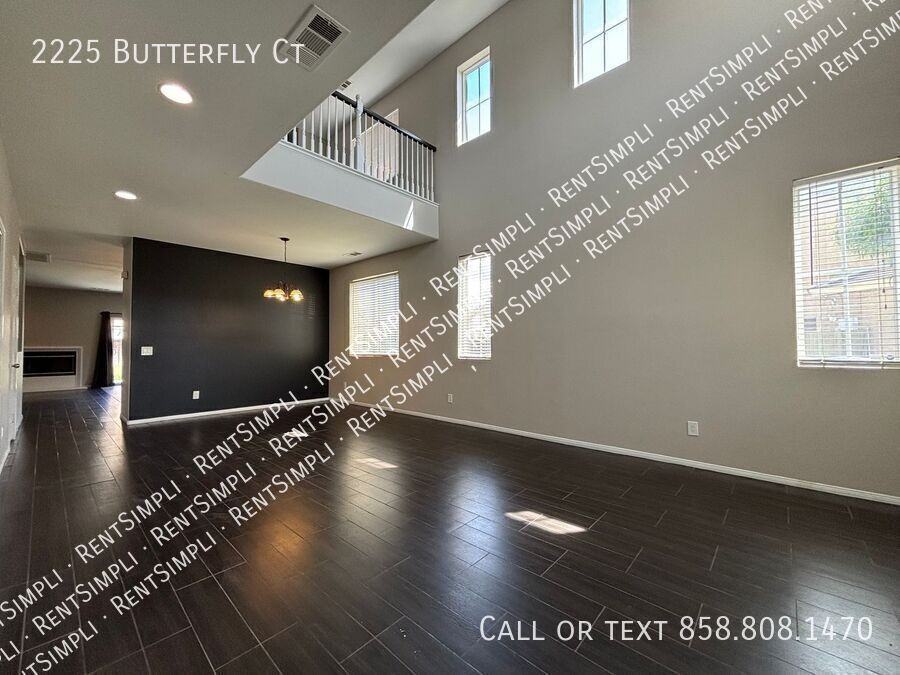 2225 Butterfly Ct - Photo 2 of 33