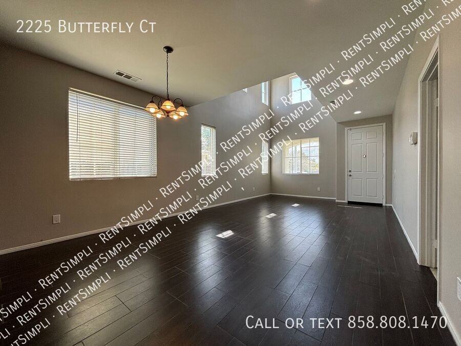 2225 Butterfly Ct - Photo 5 of 33